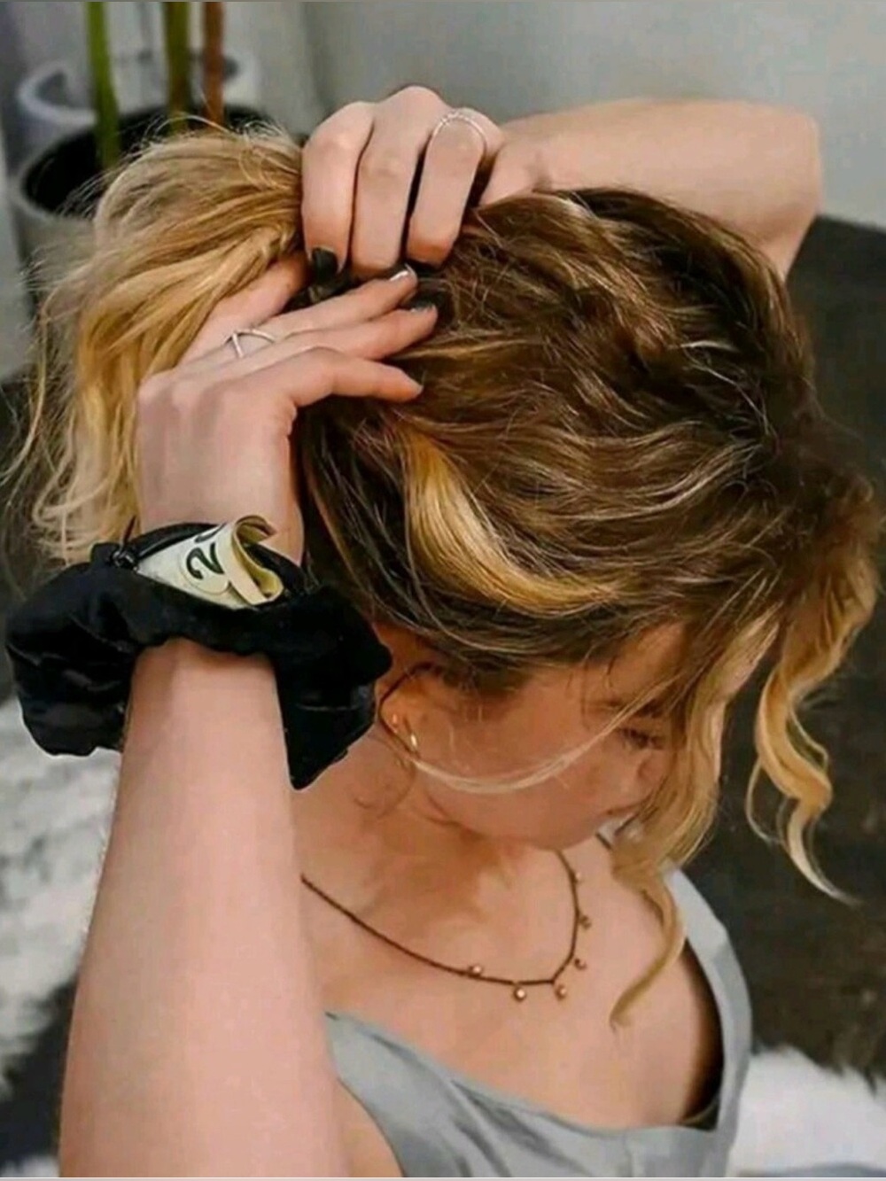 Scrunchie with Hidden Zipper Pocket for Small Essentials, Style & Safety, NIP